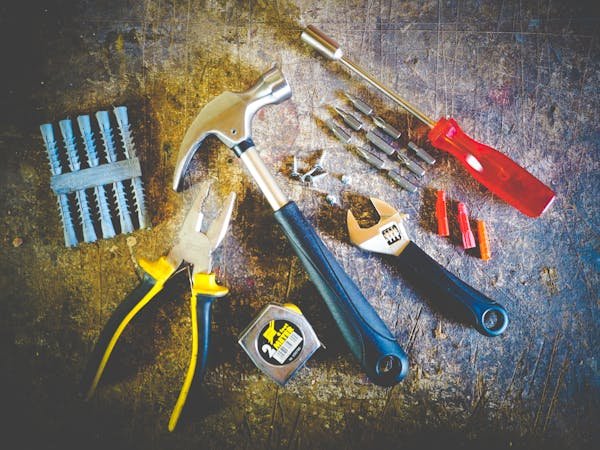 Les meilleures pinces à sertir pour un usage professionnel en 2025